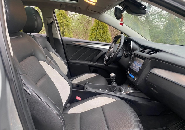 Toyota Avensis cena 39900 przebieg: 157451, rok produkcji 2015 z Odolanów małe 92